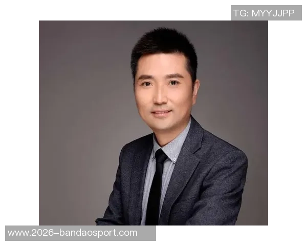 詹俊分析利物浦教练团队转型决心与老问题的持续挑战需耐心应对 詹俊分析利物浦教练团队转型决心与老问题的持续挑战需耐心应对