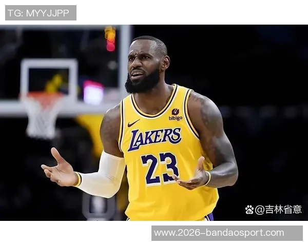 NBA西决场边惊现詹姆斯球迷差点与偶像亲密接触的激动时刻