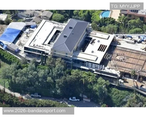 詹姆斯在贝弗利山庄建豪宅外界猜测第二座或为布朗尼未来准备